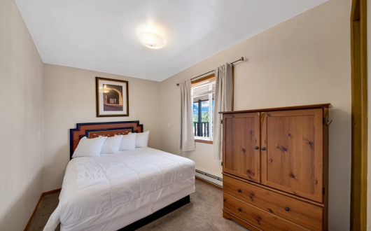 Single Queen Room